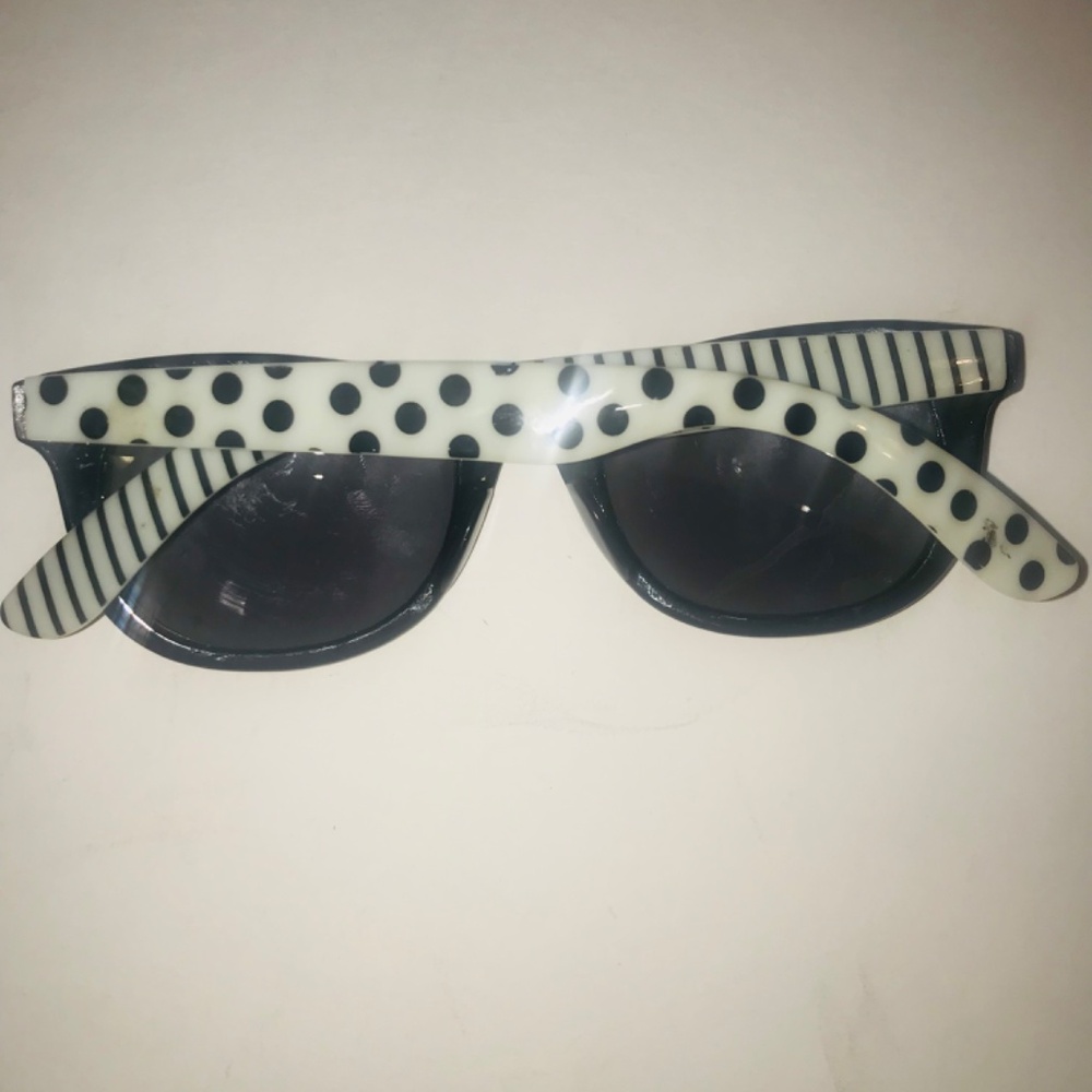 Retro/Vintage Black and White Polka Dot Frame Sunglasses with Black Lenses - Picture 2 of 10
